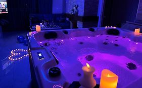 GALAXY SPA - Suite Neptune avec Jacuzzi et Sauna Privatif